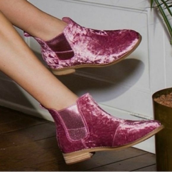 Toms Womens Ella Faded Rose Velvet Bootie Size 7 Style #10011305 - Picture 2 of 9